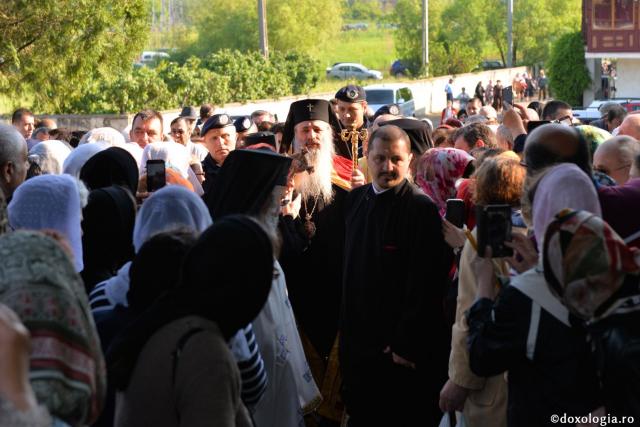 (Foto) Mănăstirea Vlădiceni a îmbrăcat veșmântul resfințirii 