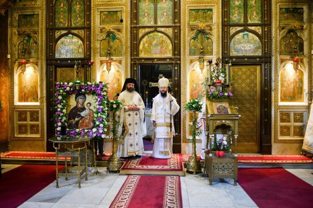 (Foto) 380 de ani de la sfinţirea bisericii Mănăstirii „Sfinţii Trei Ierarhiˮ din Iaşi