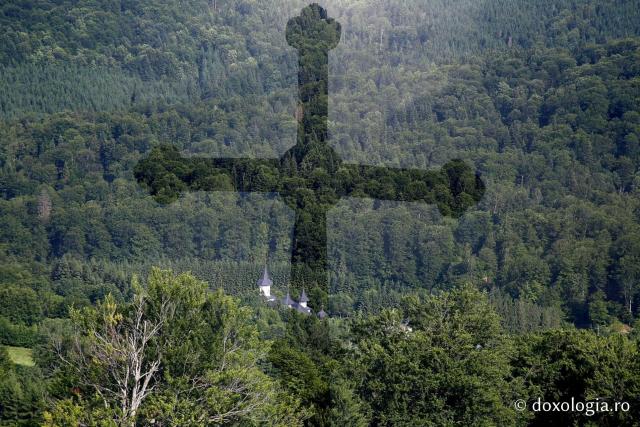 (Foto) Mănăstirea Sihăstria de ziua Sfinților Apostoli Petru și Pavel