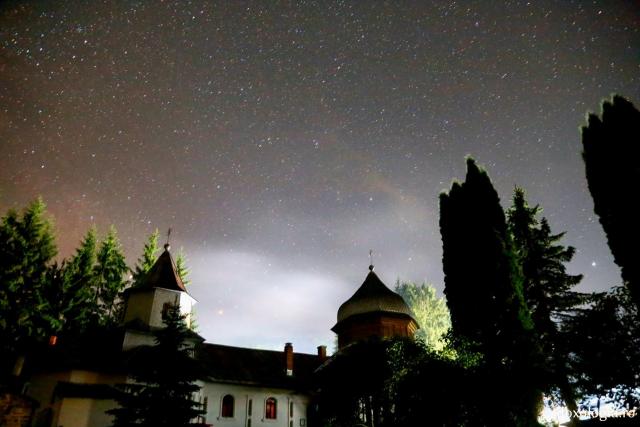 (Foto) Sfârșit de mai la Mănăstirea Sihăstria