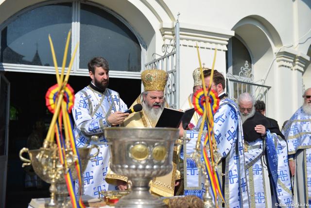 (Foto) Sfânta Liturghie Arhierească de hramul Mănăstirii Neamț – 2019
