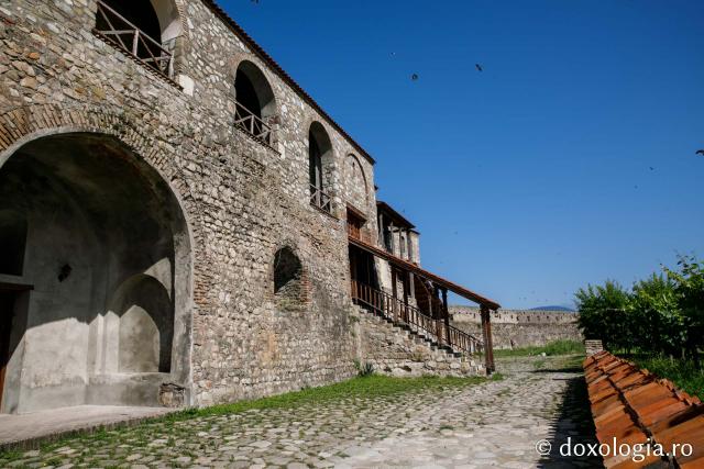 (Foto) Paşi de pelerin la Mănăstirea Alaverdi – Georgia