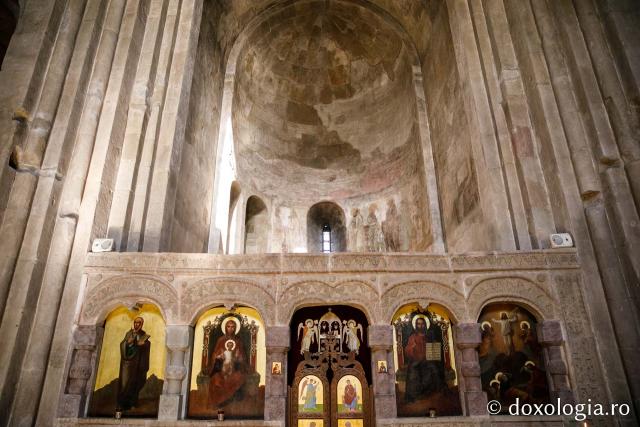 (Foto) Paşi de pelerin la Mănăstirea Samtavro – Georgia
