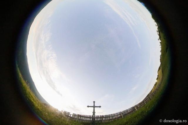 (Foto) Mănăstirea Sihăstria – zile de vară și eclipsă parțială de Lună