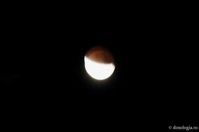(Foto) Mănăstirea Sihăstria – zile de vară și eclipsă parțială de Lună