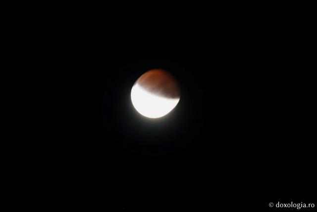(Foto) Mănăstirea Sihăstria – zile de vară și eclipsă parțială de Lună