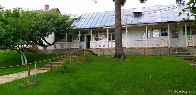 (Foto) Mănăstirea Sihăstria – zile de vară și eclipsă parțială de Lună