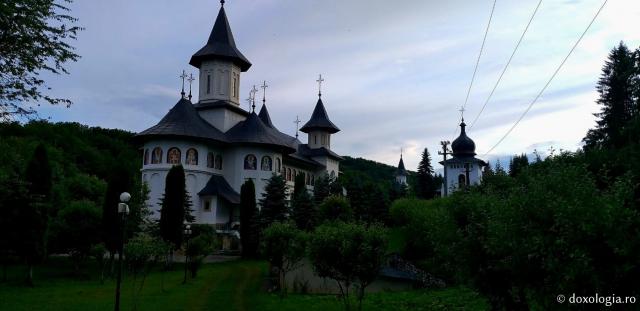 (Foto) Sfârșit de iulie la Mănăstirea Sihăstria