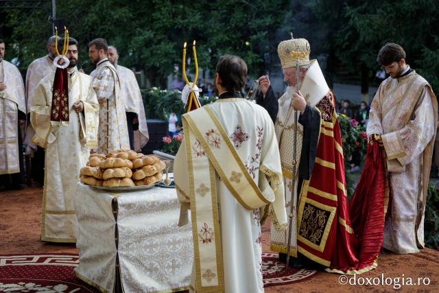 (Foto) Slujbă de priveghere în cinstea Sfântului Cuvios Ioan Iacob de la Neamț