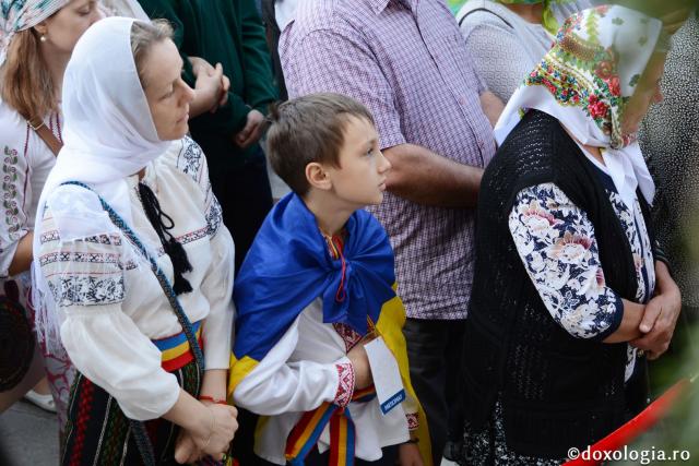 (Foto) Întâlnirea Tinerilor Ortodocși din Moldova – ziua a III-a: Sfânta Liturghie la Catedrala Mitropolitană din Iași
