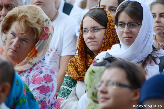 (Foto) Întâlnirea Tinerilor Ortodocși din Moldova – ziua a III-a: Sfânta Liturghie la Catedrala Mitropolitană din Iași