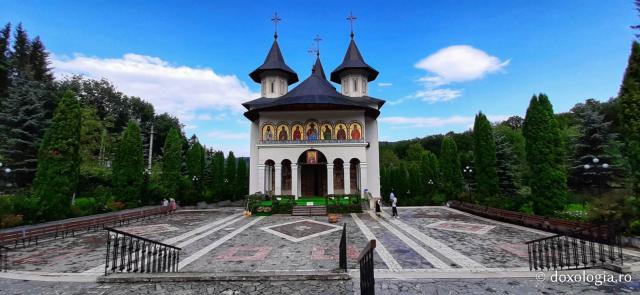 (Foto)  Mănăstirea Sihăstria - pregătiri pentru hramul Sfintei Teodora de la Sihla
