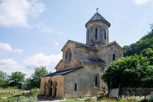 (Foto) Paşi de pelerin la Mănăstirea Gelati – Georgia