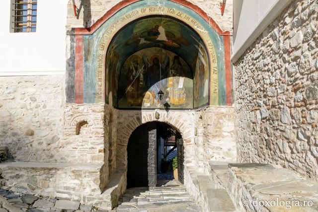 (Foto) Paşi de pelerin la Mănăstirea „Sfântul Ioan Botezătorul” – Serres, Grecia