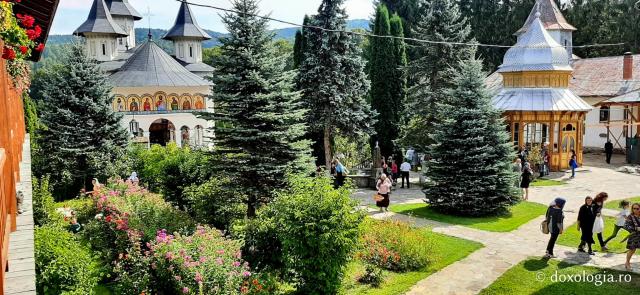 (Foto) Mănăstirea Sihăstria de ziua Maicii Domnului