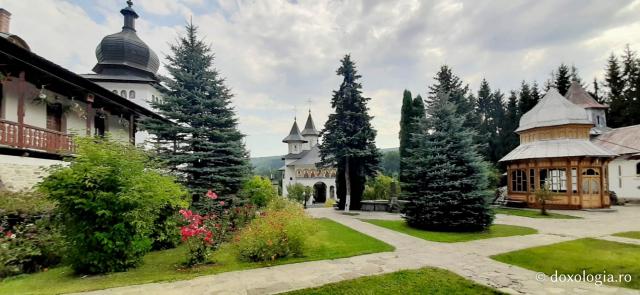 (Foto) Început de septembrie la Mănăstirea Sihăstria