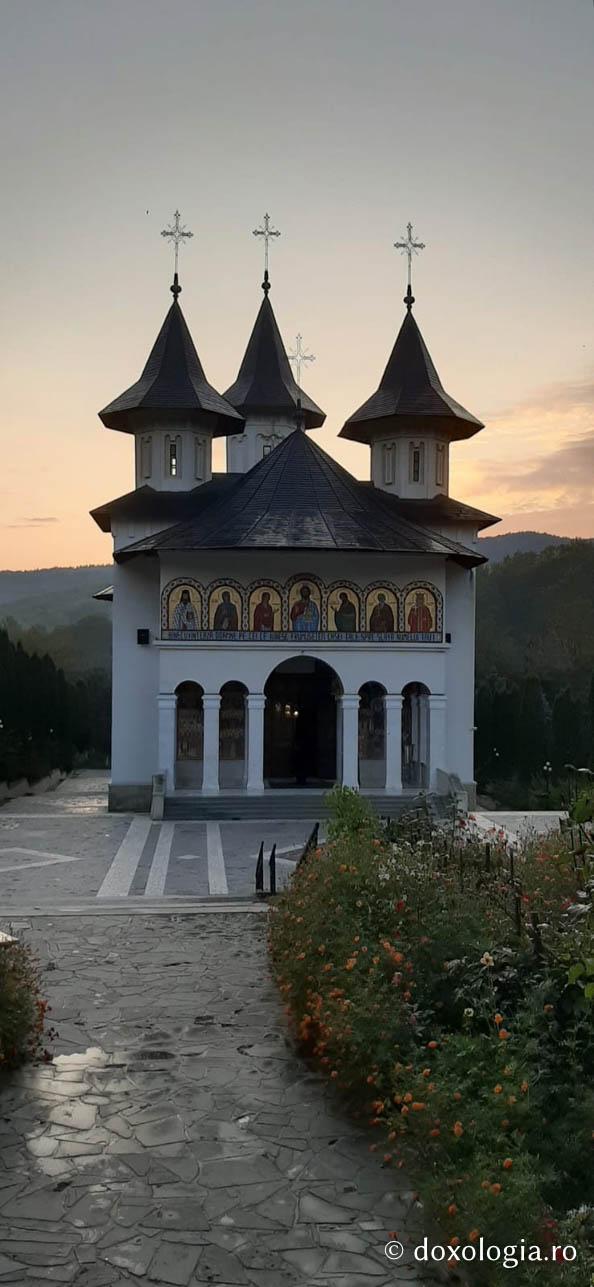 (Foto) Început de septembrie la Mănăstirea Sihăstria