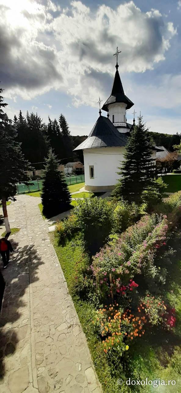 (Foto) Mănăstirea Sihăstria – perlă a monahismului românesc