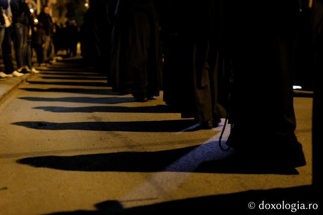 (Foto) Calea Sfinților – o rugăciune la ceas de seară pe străzile Iașului