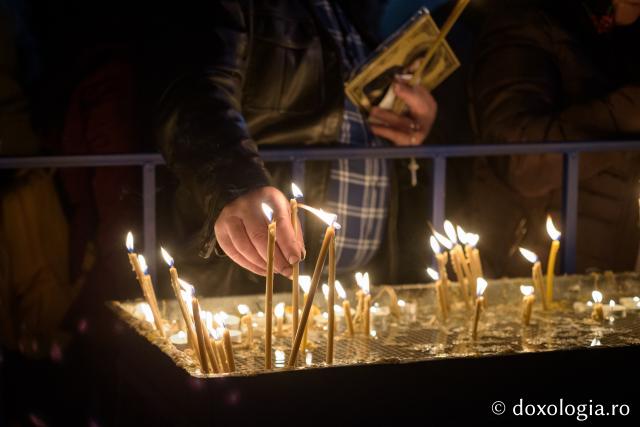 (Foto) Nopți luminate de credință la Hramul Sfintei Parascheva – 2019