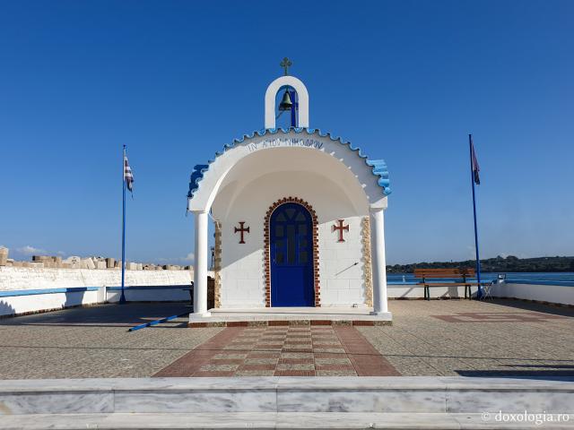 (Foto) Bisericuța Sfântului Nicolae din portul Killini, Grecia
