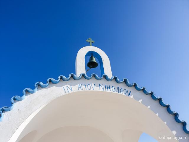 (Foto) Bisericuța Sfântului Nicolae din portul Killini, Grecia