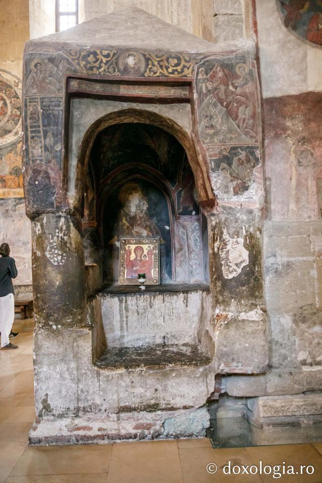 (Foto) Paşi de pelerin la Catedrala Setitskhoveli – Georgia