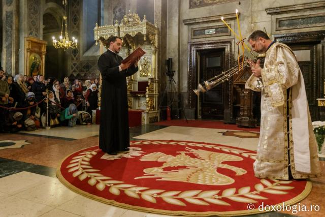 (Foto) Sfânta Liturghie arhierească săvârșită de IPS Ioachim, Arhiepiscopul Romanului și Bacăului – 2019