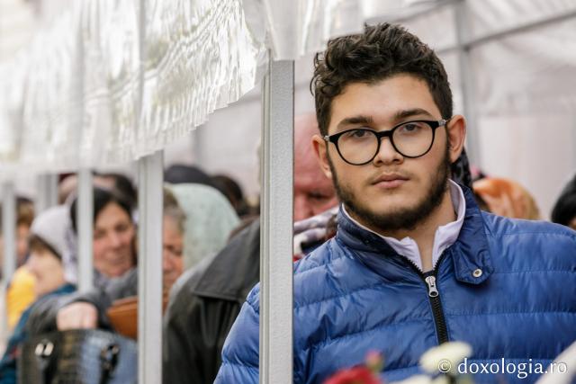 (Foto) Prima zi de pelerinaj la hramul Sfintei Cuvioase Parascheva – 2019