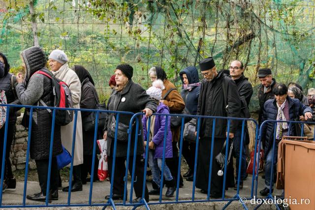 (Foto) Prima zi de pelerinaj la hramul Sfintei Cuvioase Parascheva – 2019