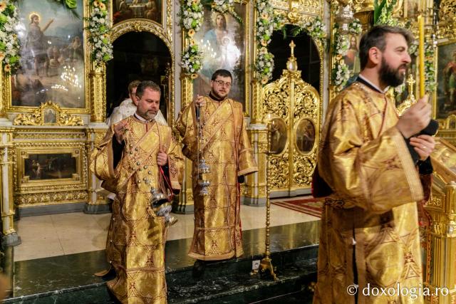(Foto) Priveghere închinată Sfântului Ierarh Spiridon la Catedrala din Iași – 2019