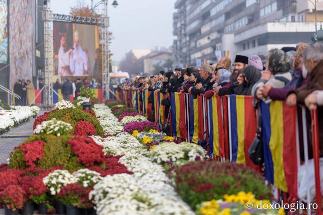 (Foto) Uniți în rugăciune, la Hramul Sfintei Cuvioase Parascheva de la Iași