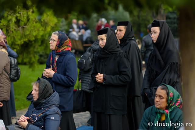(Foto) Uniți în rugăciune, la Hramul Sfintei Cuvioase Parascheva de la Iași