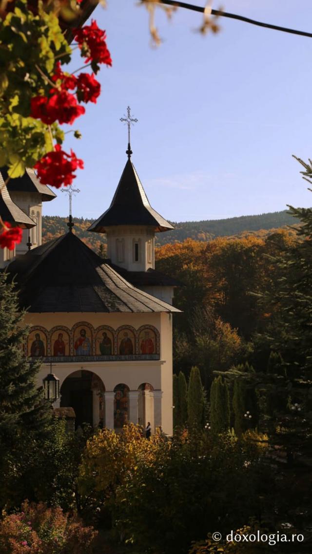 (Foto) Mănăstirea Sihăstria de ziua Sfintei Parascheva