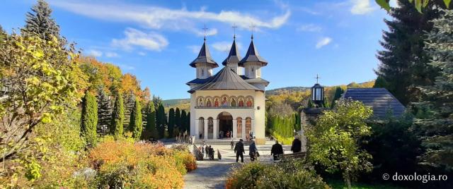 (Foto) Mănăstirea Sihăstria de ziua Sfintei Parascheva