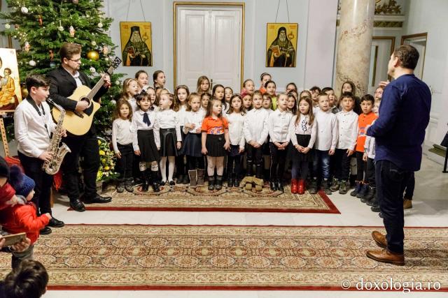 Școala „George Călinescu” din Iași – Colindători la Reședința Mitropolitană 2019