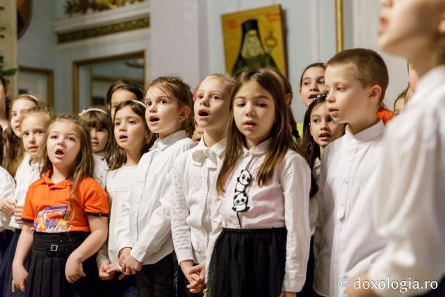 Școala „George Călinescu” din Iași – Colindători la Reședința Mitropolitană 2019