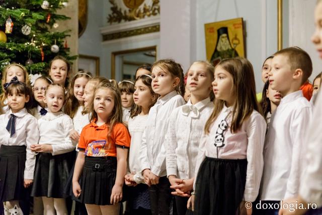 Școala „George Călinescu” din Iași – Colindători la Reședința Mitropolitană 2019