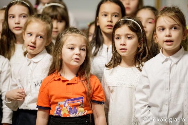 Școala „George Călinescu” din Iași – Colindători la Reședința Mitropolitană 2019