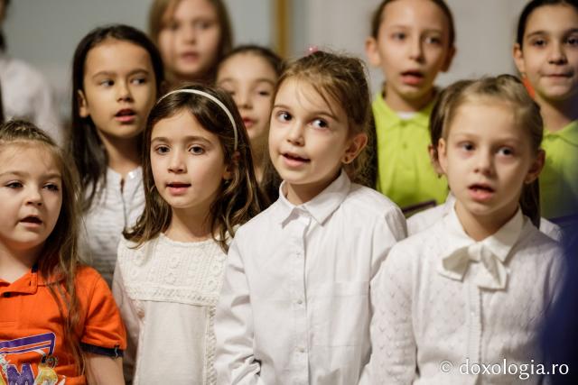 Școala „George Călinescu” din Iași – Colindători la Reședința Mitropolitană 2019