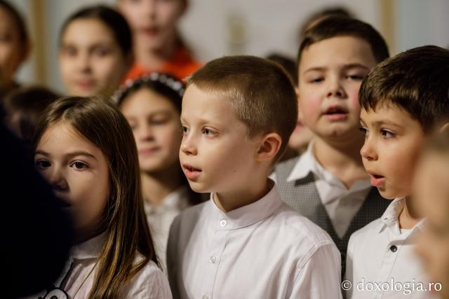Școala „George Călinescu” din Iași – Colindători la Reședința Mitropolitană 2019