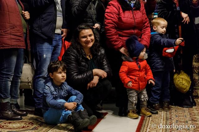 Școala „George Călinescu” din Iași – Colindători la Reședința Mitropolitană 2019