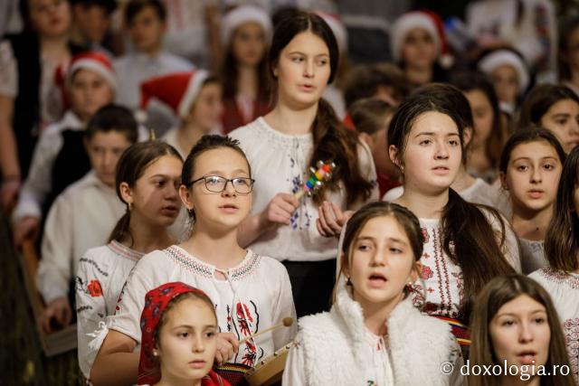 Parohia Iazu Nou – Colindători la Reședința Mitropolitană 2019