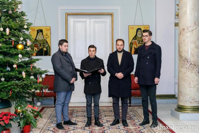Grup de studenți de la Facultatea de Teologie Otodoxă din Alba Iulia – Colindători la Reședința Mitropolitană 2019