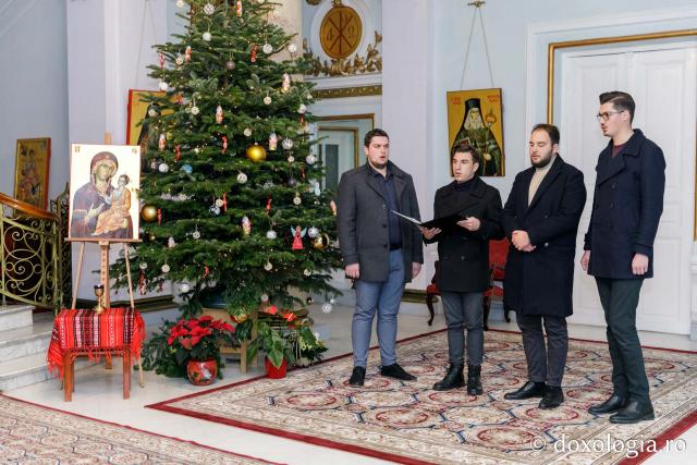 Grup de studenți de la Facultatea de Teologie Otodoxă din Alba Iulia – Colindători la Reședința Mitropolitană 2019