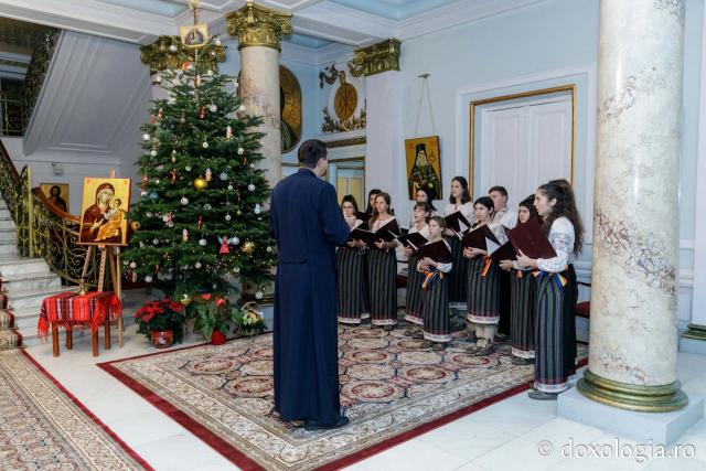 Parohiile Bâcu și Cioca Boca – Colindători la Reședința Mitropolitană 2019