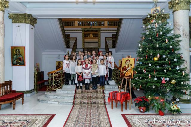 Colegiul Național „Octav Băncilă”, clasa a II-a – Colindători la Reședința Mitropolitană 2019