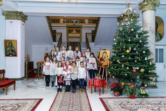 Colegiul Național „Octav Băncilă”, clasa a II-a – Colindători la Reședința Mitropolitană 2019