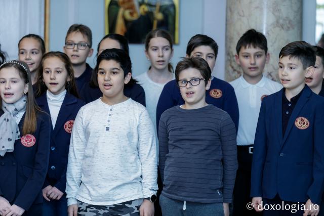 Liceul Teoretic „Vasile Alecsandri” Iaşi, clasa a V-a – Colindători la Reședința Mitropolitană 2019