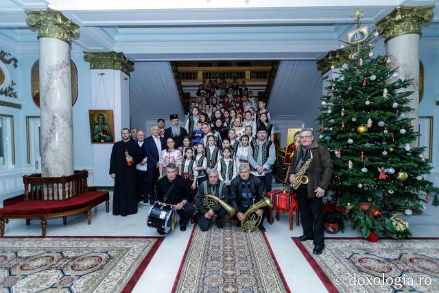 Parohia Cozmești – Colindători la Reședința Mitropolitană 2019